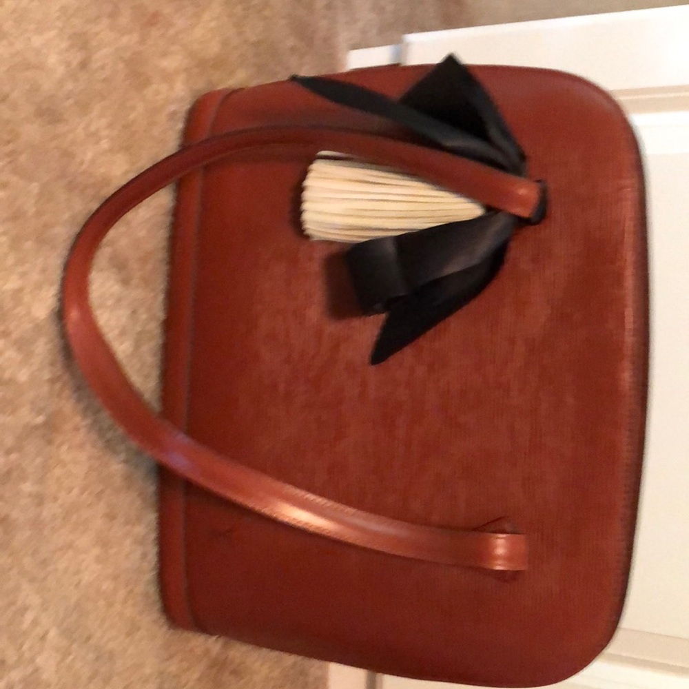 💯 Authentic Louis Vuitton Lussac Shoulder Bag